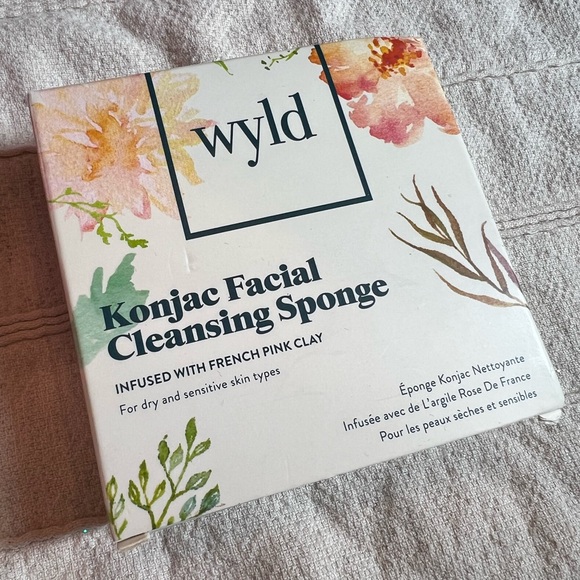 WYLD Konjac Facial Cleansing Sponge - Picture 2 of 4